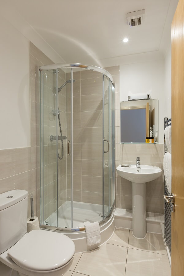 House of Fisher Stanshawe Court, Reading Serviced Apartment Bathroom after refurbishment